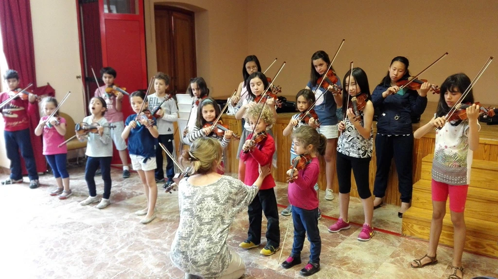 Contacto Centro de Educación Musical Anna Magdalena Bach